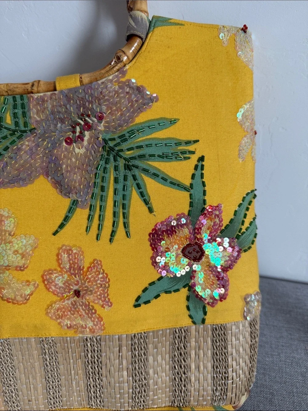 Yellow vintage Floral Bamboo-Handle Tote Bag - Picture 16 of 16